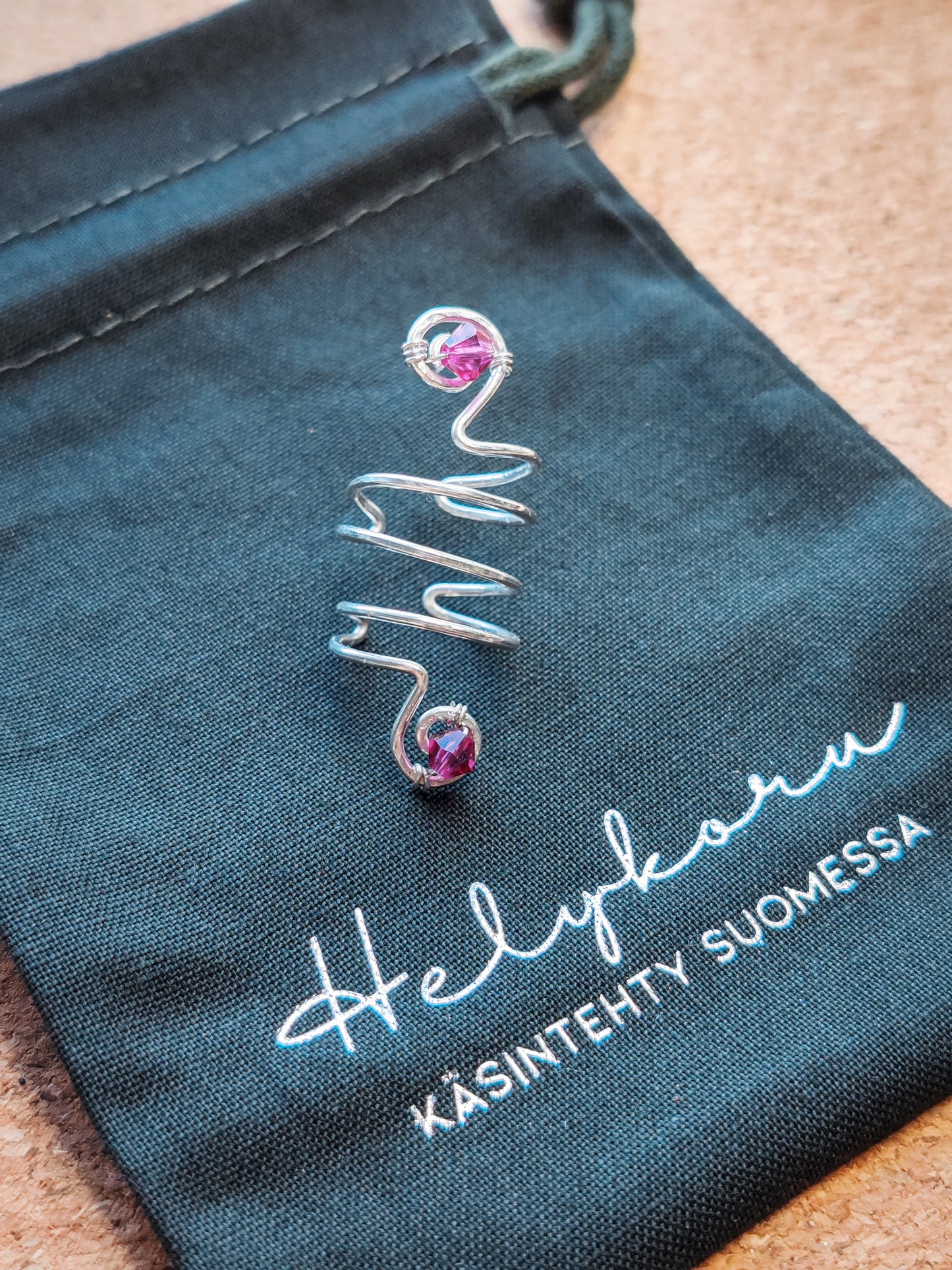 Ear cuff rustokoru eri värejä